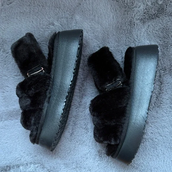 Black Furry Slide - Picture 2 of 3